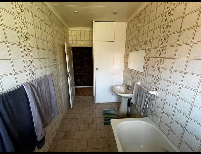 3 BEDROOM HOUSE FOR SALE IN DERSLEY